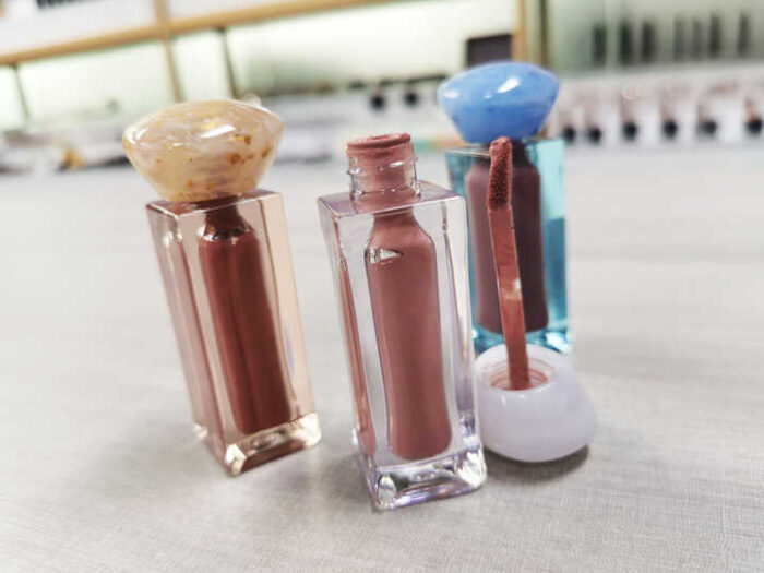 High Quality 5g Plastic Lipgloss Container Packaging Round Empty Luxury Lipstick Tube Non Transfer Lipstick