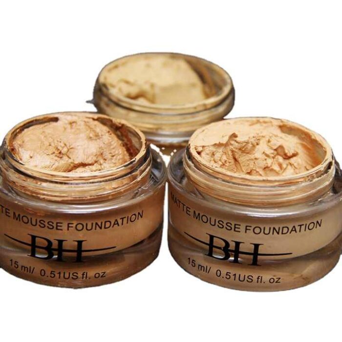 Matte mousse foundation with brightening effect for all skin tones