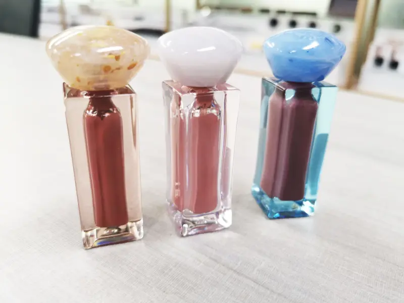 High Quality 5g Plastic Lipgloss Container Packaging Round Empty Luxury Lipstick Tube Non Transfer Lipstick