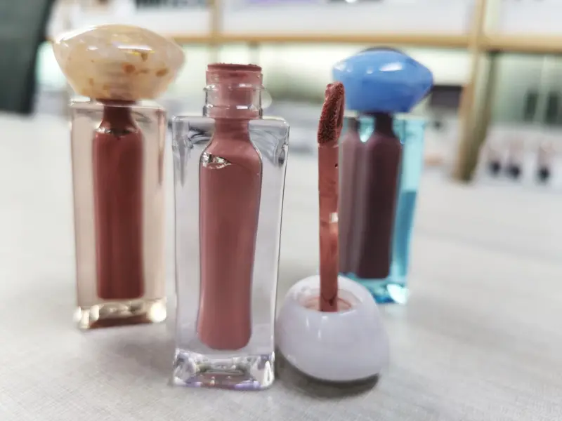 High Quality 5g Plastic Lipgloss Container Packaging Round Empty Luxury Lipstick Tube Non Transfer Lipstick
