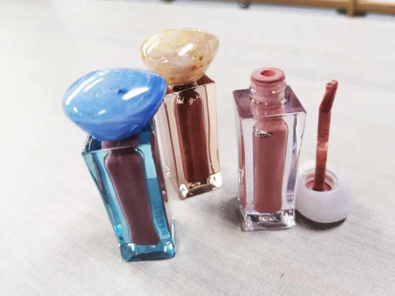 High Quality 5g Plastic Lipgloss Container Packaging Round Empty Luxury Lipstick Tube Non Transfer Lipstick