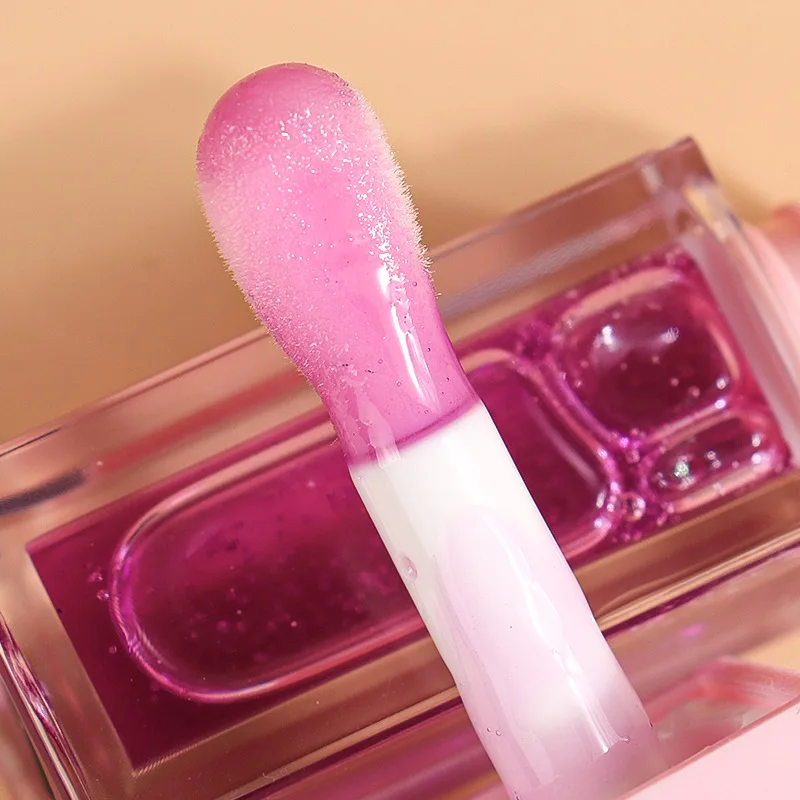 We are an OEM manufacturer of high-quality Private Label Lip Oil. This 6ml vegan formula hydrates, plumps, and protects lips with a non-sticky shine. Available in 6 popular scents. We offer complete customization for your brand.