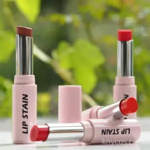 Private label lip stain with 8-hour high-shine finish, featuring plumping and hydrating formula in sleek 3.5g tube.