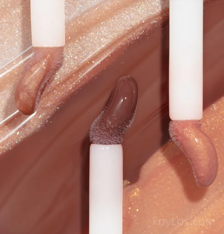 Custom lip plumping gloss for private label beauty brands with visible shine